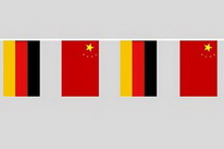 Flaggenkette Deutschland - China