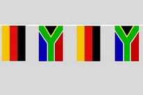 Flaggenkette Deutschland - Südafrika