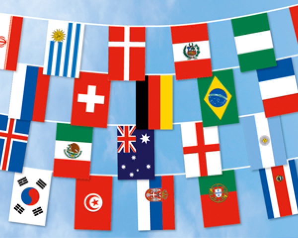 WM 2018  Flaggenkette der 32 Teilnehmerländer 8,90 m